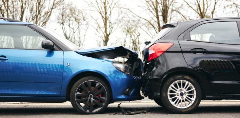 Two cars in a fender bender accident